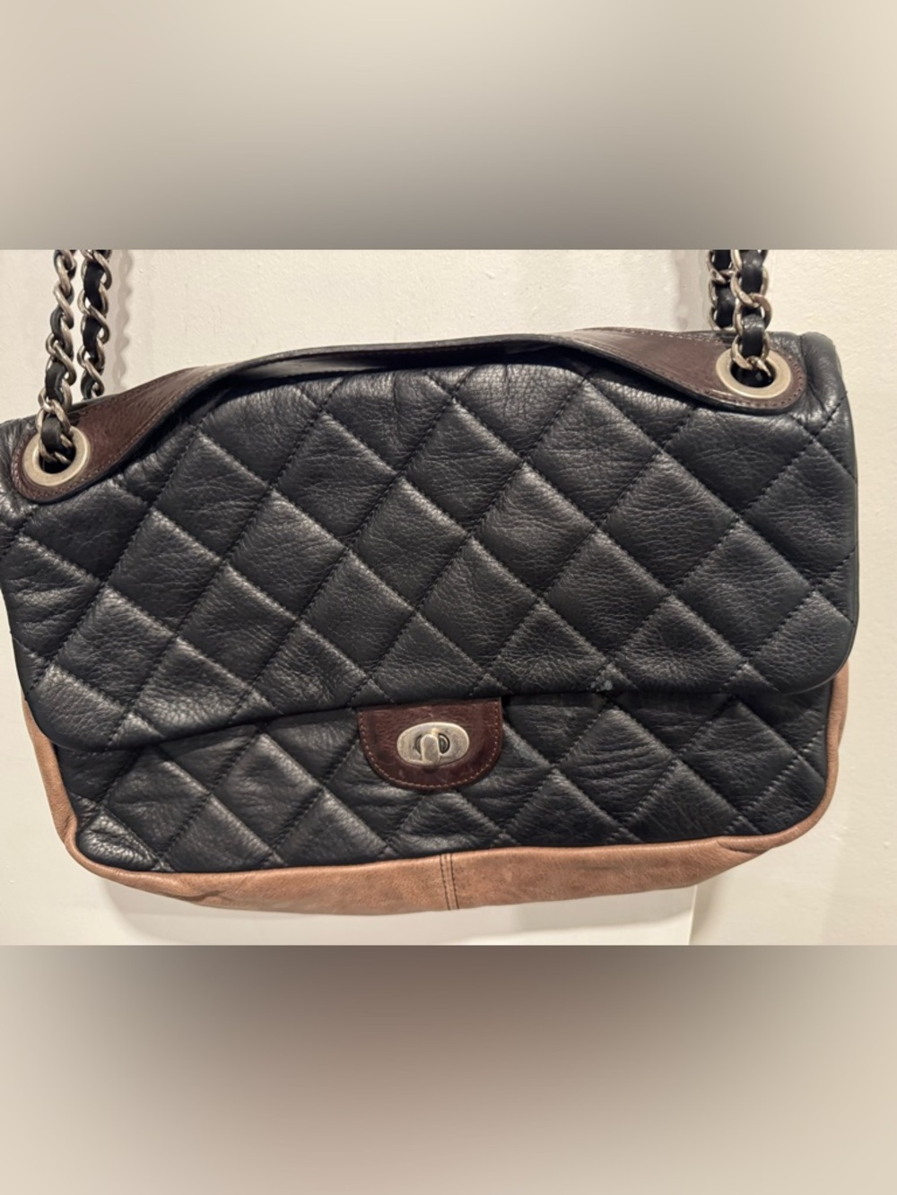 Hendersen Baracco Made in Italy Leather shoulder hand bag quilted chain black